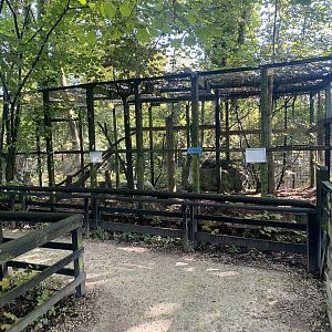 Empty enclosure 230922