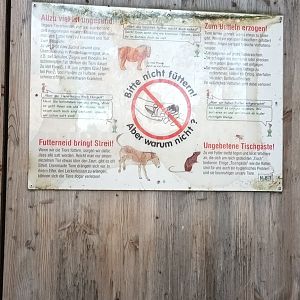 Signage dont feed the Animals