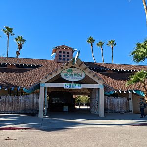 Main entrance on Aquarium side