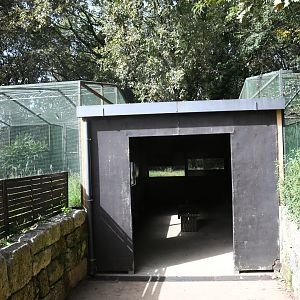 Bird viewing shelter