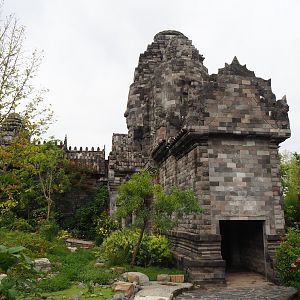 One of the entrances to the white tiger temple, 2022-09-15