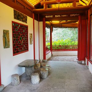 Chinese viewing corridor - Enclosed section with artwork, 2022-09-15