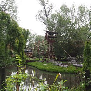 Golden-cheeked gibbon, Central Chinese goral and Siberian crane exhibit, 2022-09-15