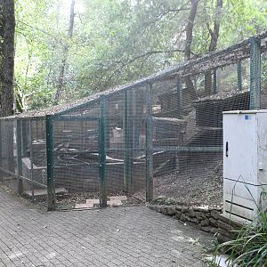 Otter enclosure