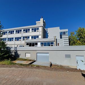 Aquarium du Quebec - Pavillon des eaux douces et salées, office end of building