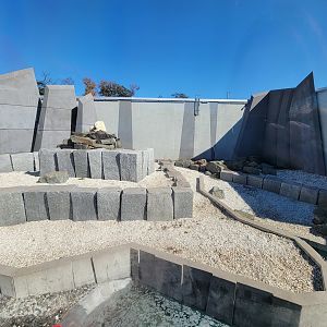 Aquarium du Quebec - Polar Bears, rock yard