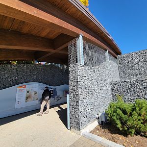 Aquarium du Quebec - Polar Bears, grass yard pavilion