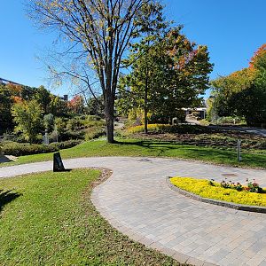 Aquarium du Quebec - Paths inside entrance