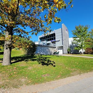 Aquarium du Quebec - Pavillon des profondeurs from lower path