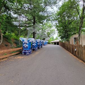 RWPZ 7/22 - Path past giraffe yard