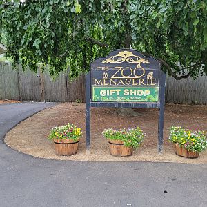 RWPZ 7/22 - Zoo Menagerie sign, now the gift shop