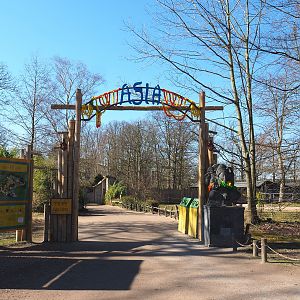 Entrance to the Asian section, 2022-03-08