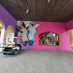 Parc Safari - Mural outside gift shop