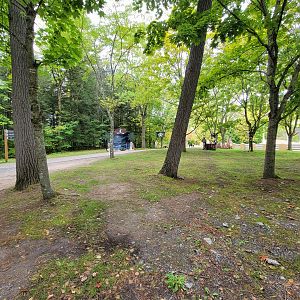 Parc Safari - Path through water park to the animals