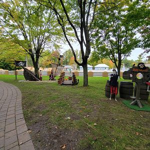 Parc Safari - Path through water park to the animals