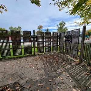 Parc Safari - Olduvai Walkway, path by waterpark