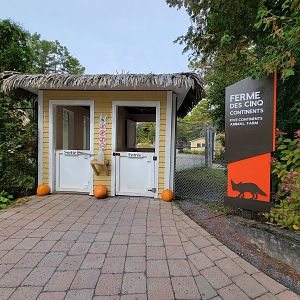 Parc Safari - Entrance to Farm of the 5 Continents