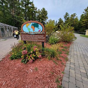 Parc Safari - Farm of the 5 Continents