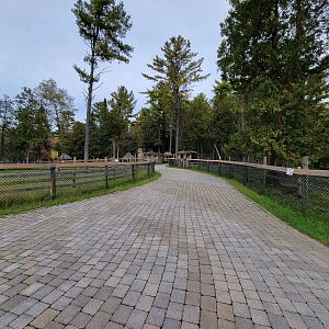 Parc Safari - Farm of the 5 Continents, path