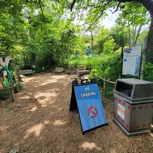 Louisville 5/22 - Quiet area by Congo gift shop