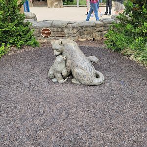 Louisville 5/22 - Snow leopard statue