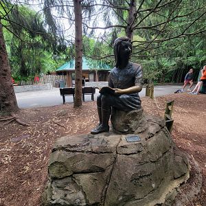 Cincinnati Zoo 5/22 - Statue by arctic fox