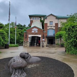 Cincinnati Zoo 5/22 - Stairs/elevator over road to entrance
