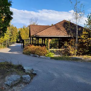 Zoo Sauvage 10/22 -  Laurentian Forest, closed building