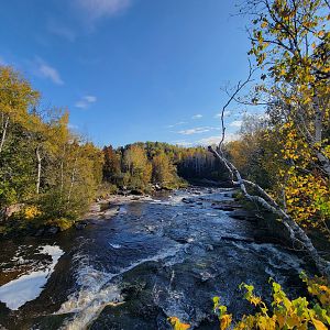 Zoo Sauvage 10/22 - Rivière-aux-saumons from bridge to Laurentian Forest