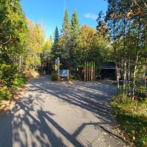 Zoo Sauvage 10/22 -  Path split, Laurentian Forest on the right, left to geladas