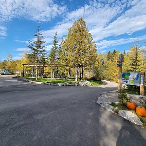 Zoo Sauvage 10/22 -  Sitting area by Laurentian Forest gift shop