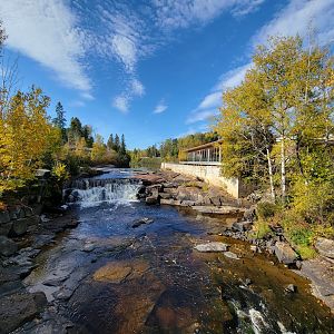 Zoo Sauvage 10/22 - Rivière-aux-saumons, with the restaurant on the right