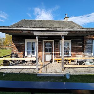 Zoo Sauvage 10/22 - Train, building in settlement #1