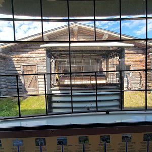 Zoo Sauvage 10/22 - Train, going through building in settlement #2