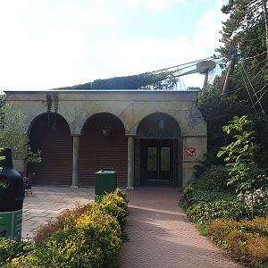 Entrance to the Cuban aviary and snack stand, 2022-08-28