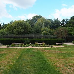 Gardens between vulture and waterfowl aviaries and Nocturnal bird safari and tropical hall, 2022-08-28