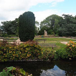 Gardens between vulture and waterfowl aviaries and Nocturnal bird safari and tropical hall, 2022-08-28