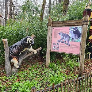 Madagascar area - Megaladapis statue