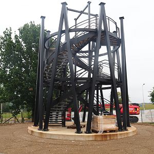 Construction of viewing tower, 2022-08-20