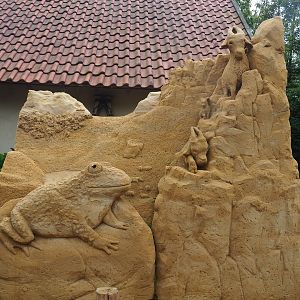 "Zoo of Sand" event - Yellow-bellied toad and goats sand sculpture, 2022-08-20