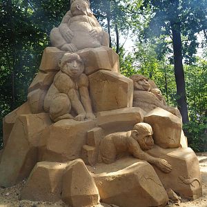 "Zoo of Sand" event - Barbary macaque rock sand sculpture, 2022-08-20