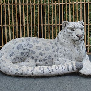 Snow Leopard statue