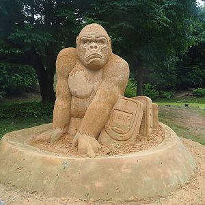 "Zoo of Sand" event - Gorilla sand sculpture, 2022-08-20