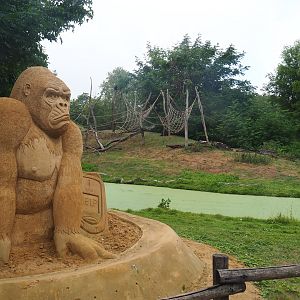 Western lowland gorilla and Black crested mangabey island and Gorilla sand sculpture, 2022-08-20