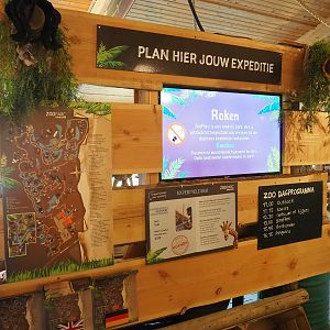 Information wall with maps, information screen with rules and feeding times, 2022-10-09