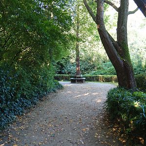 Walkway near Black howler monkey island and Dalmatian pelican exhibit, 2022-10-09
