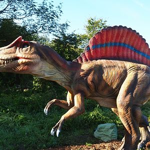 Dinosaur Weeks - Spinosaurus sculpture, 2022-10-09