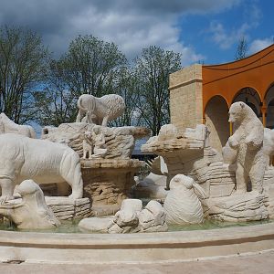 New entrance - Fountain with animal statues, 2023-05-16