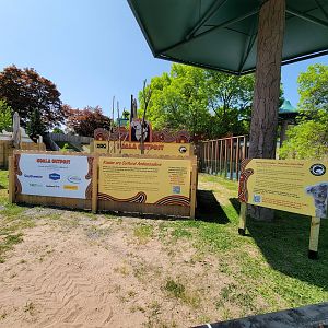 Rosamond Gifford - Old elephant area / new koala signs