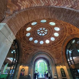 Bronx - Zoo Center, ceiling
